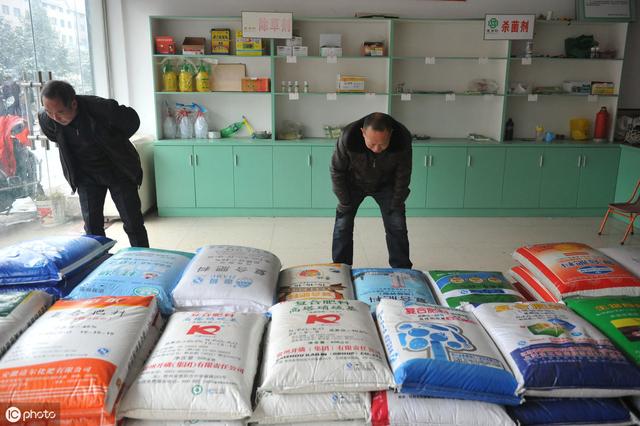尿素价格突然暴跌,成品肥彻底要玩完?对农民来说是好事